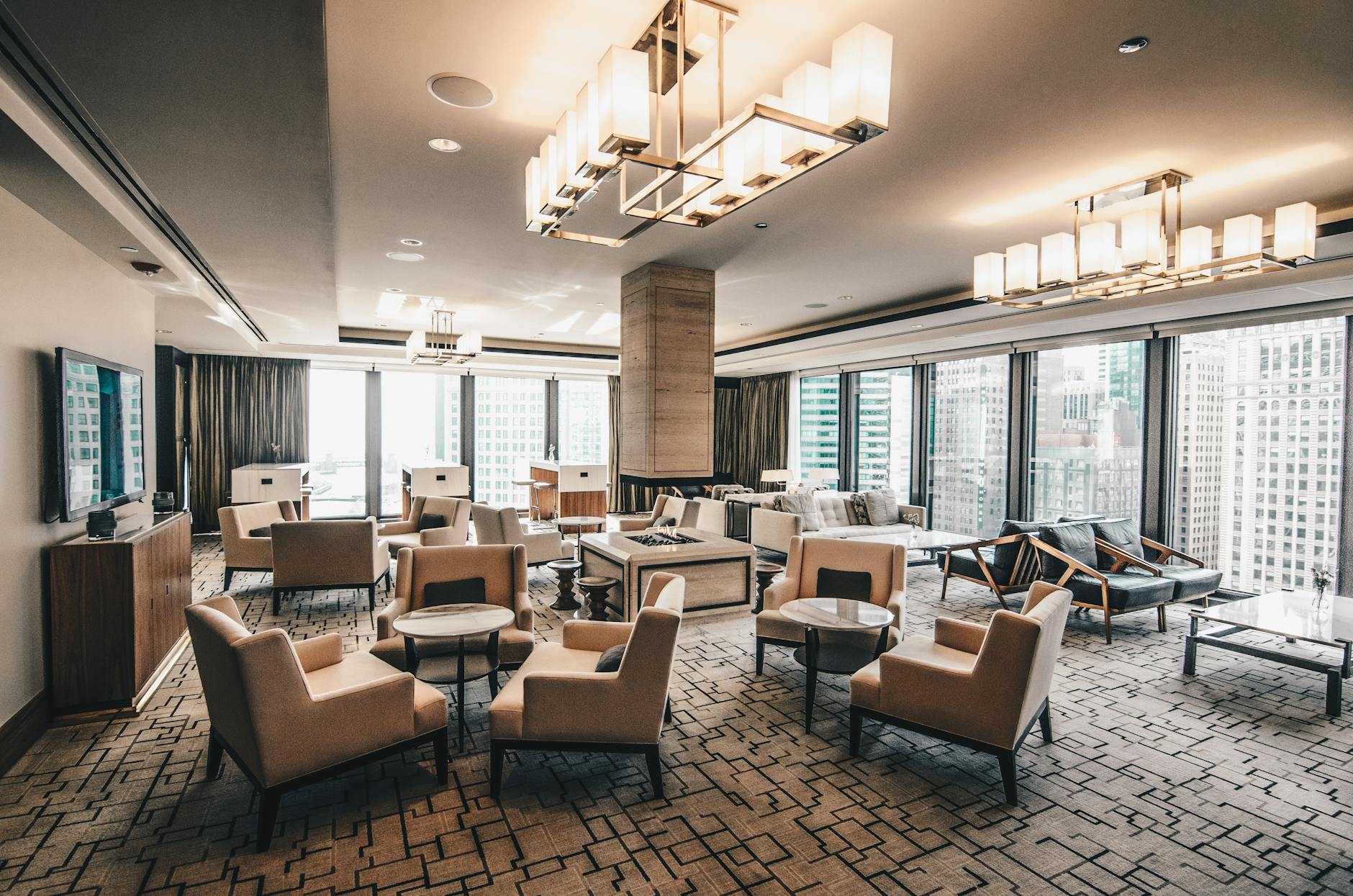 Hotel executive club lounge with city view