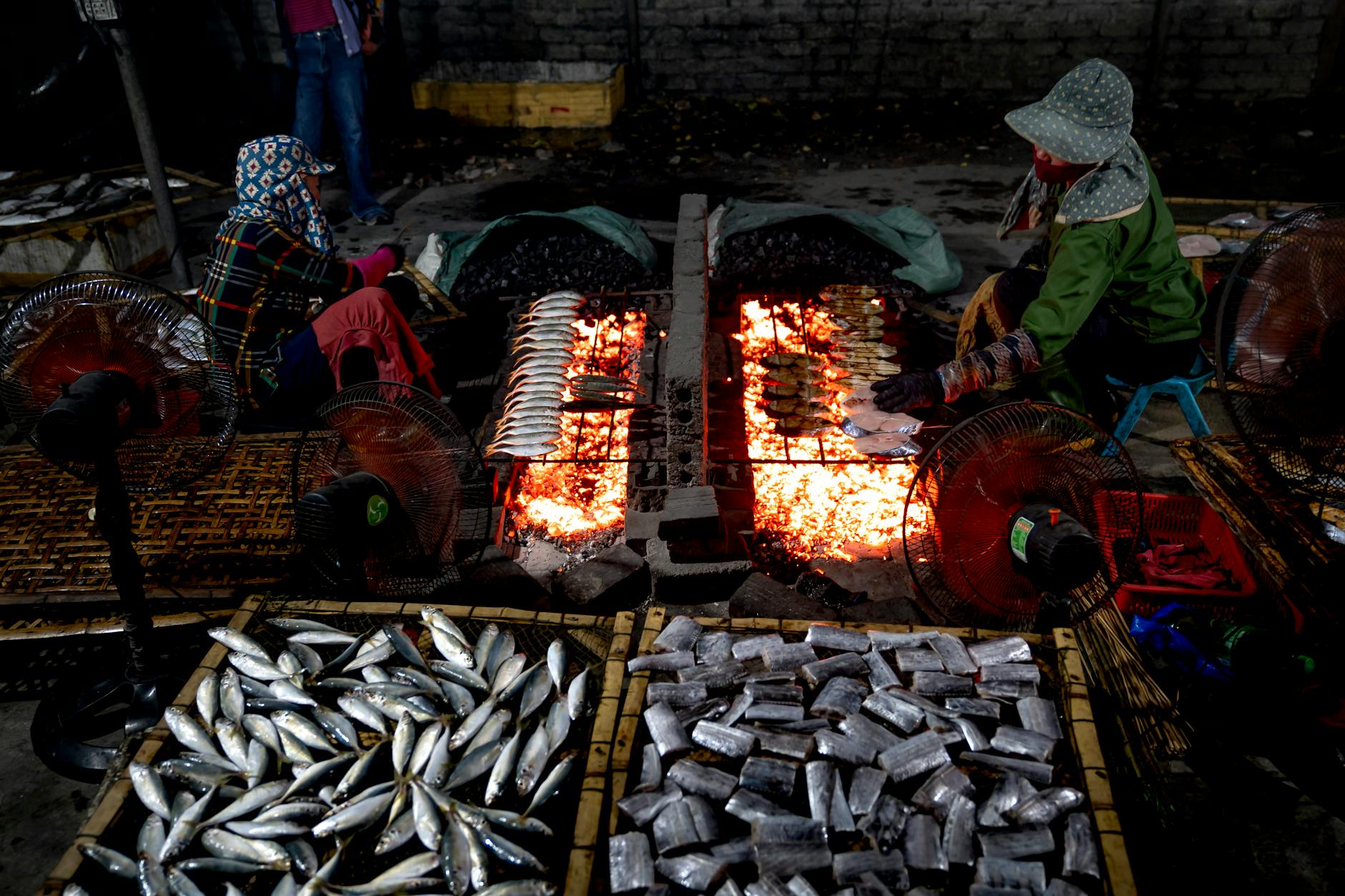 Pecenongan night seafood market with grilled fish and vendors