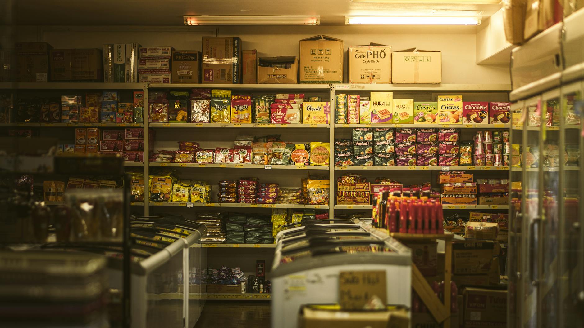 Indomaret convenience store Indonesia transit card sales