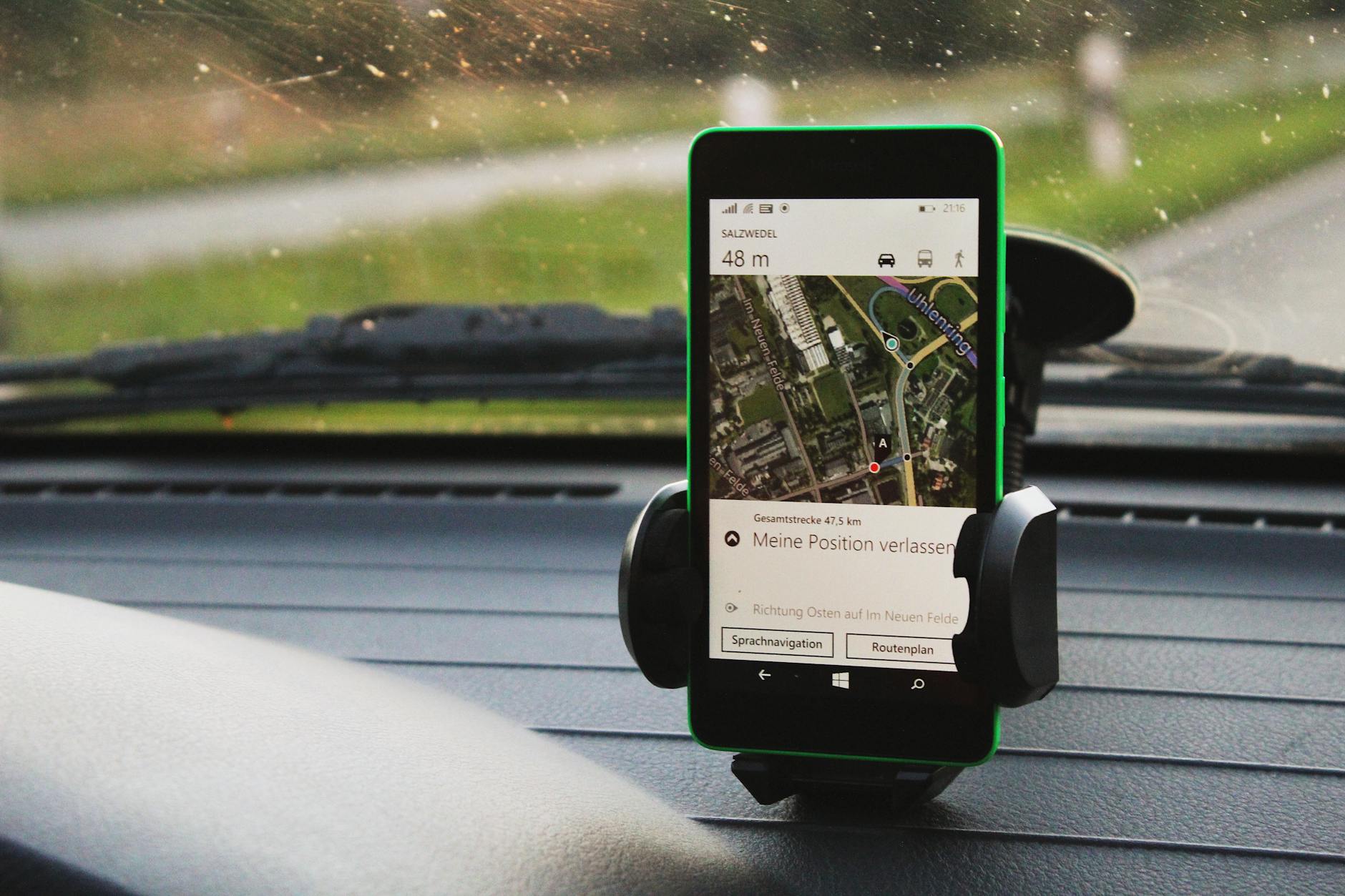 Smartphone navigation maps app Indonesia traffic