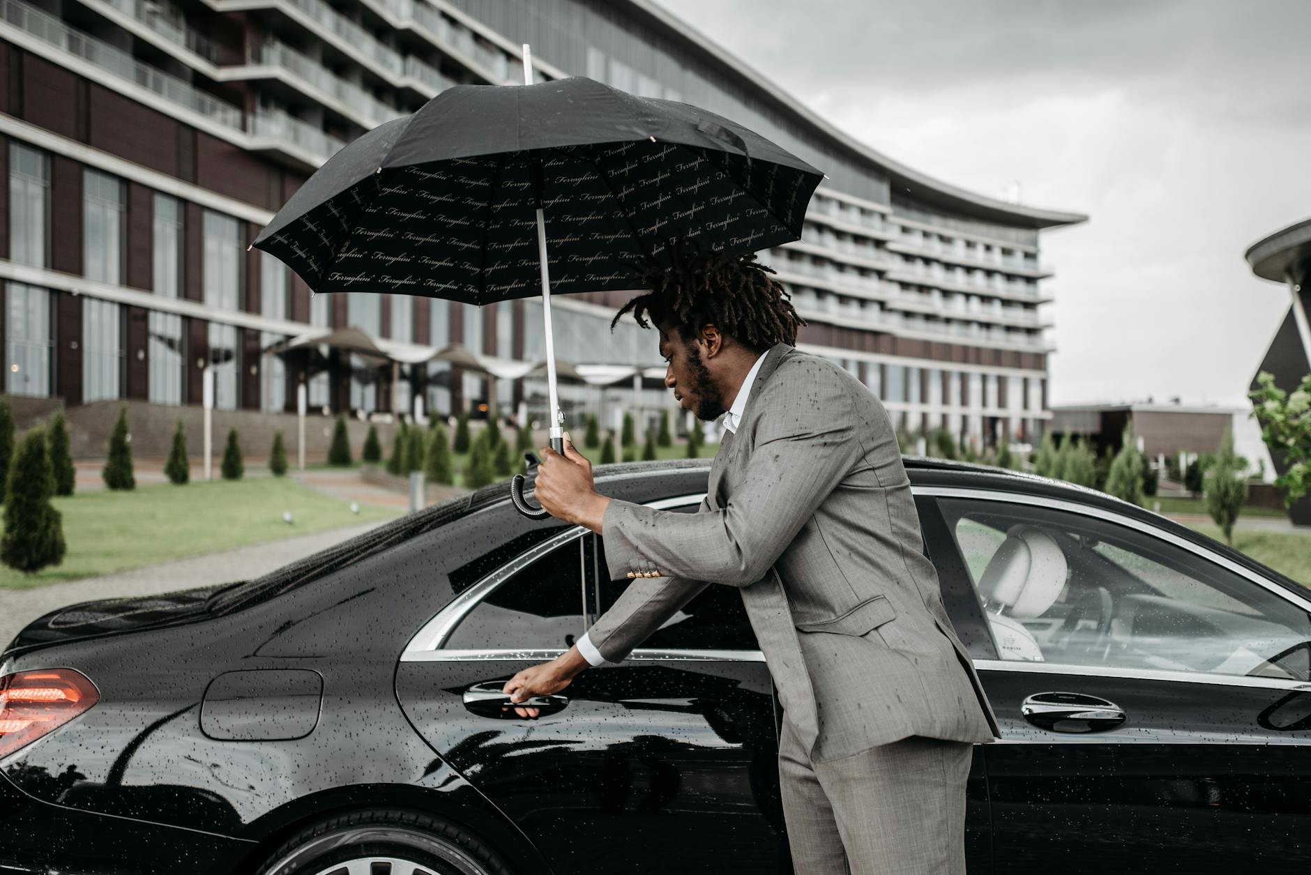 Luxury hotel concierge GrabCar Indonesia travel