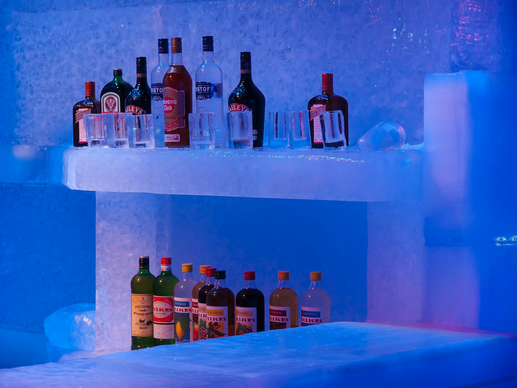 Nightclub VIP table booking bottle service luxury