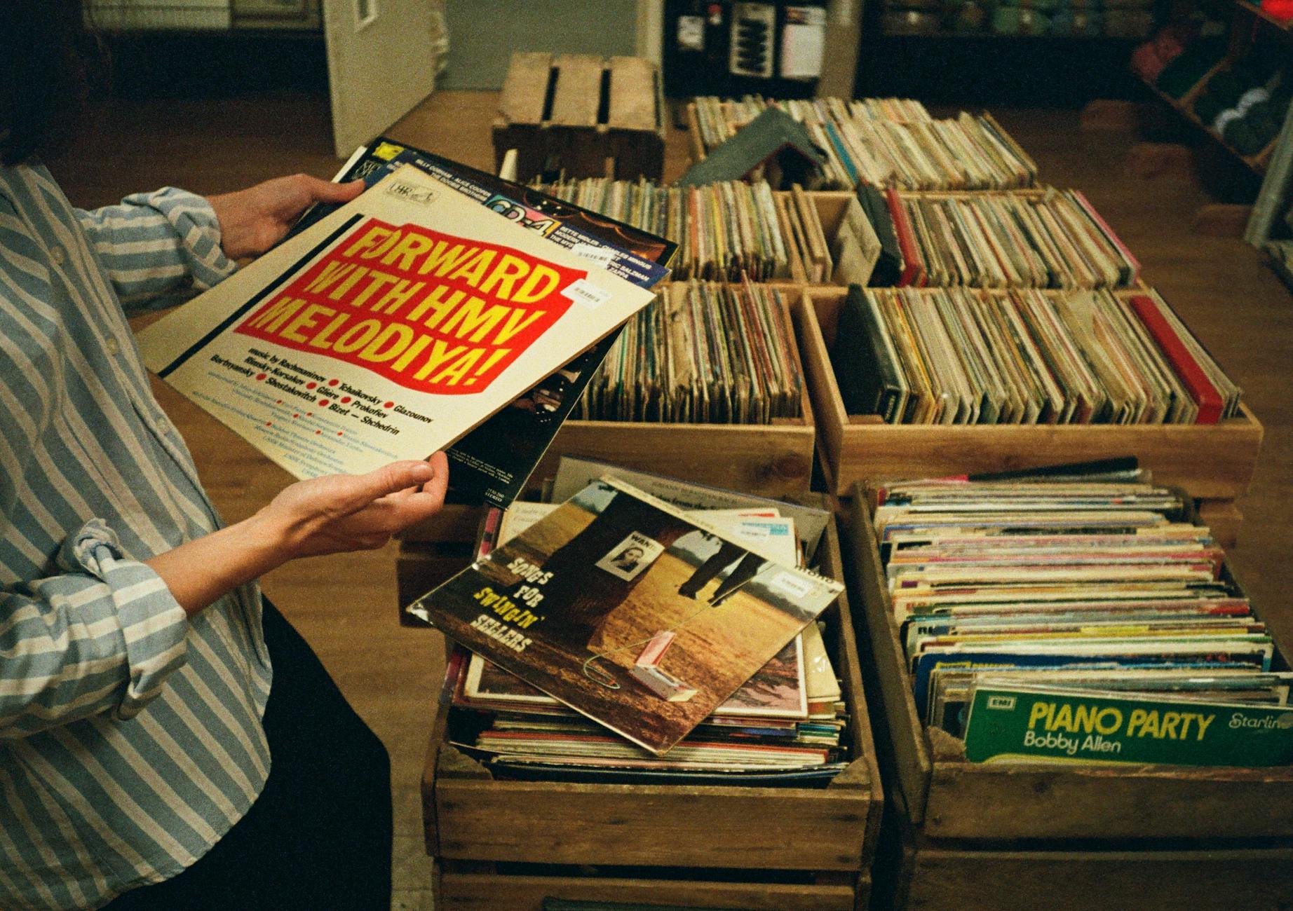 Pasar Santa Jakarta hipster vintage vinyl coffee scene