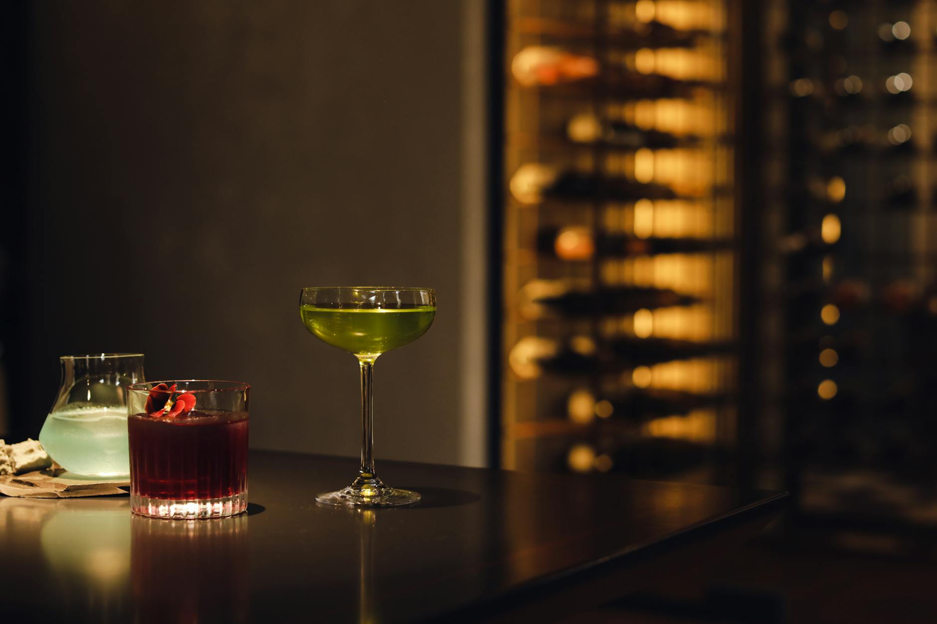 Jakarta cocktail bar smart casual dress code