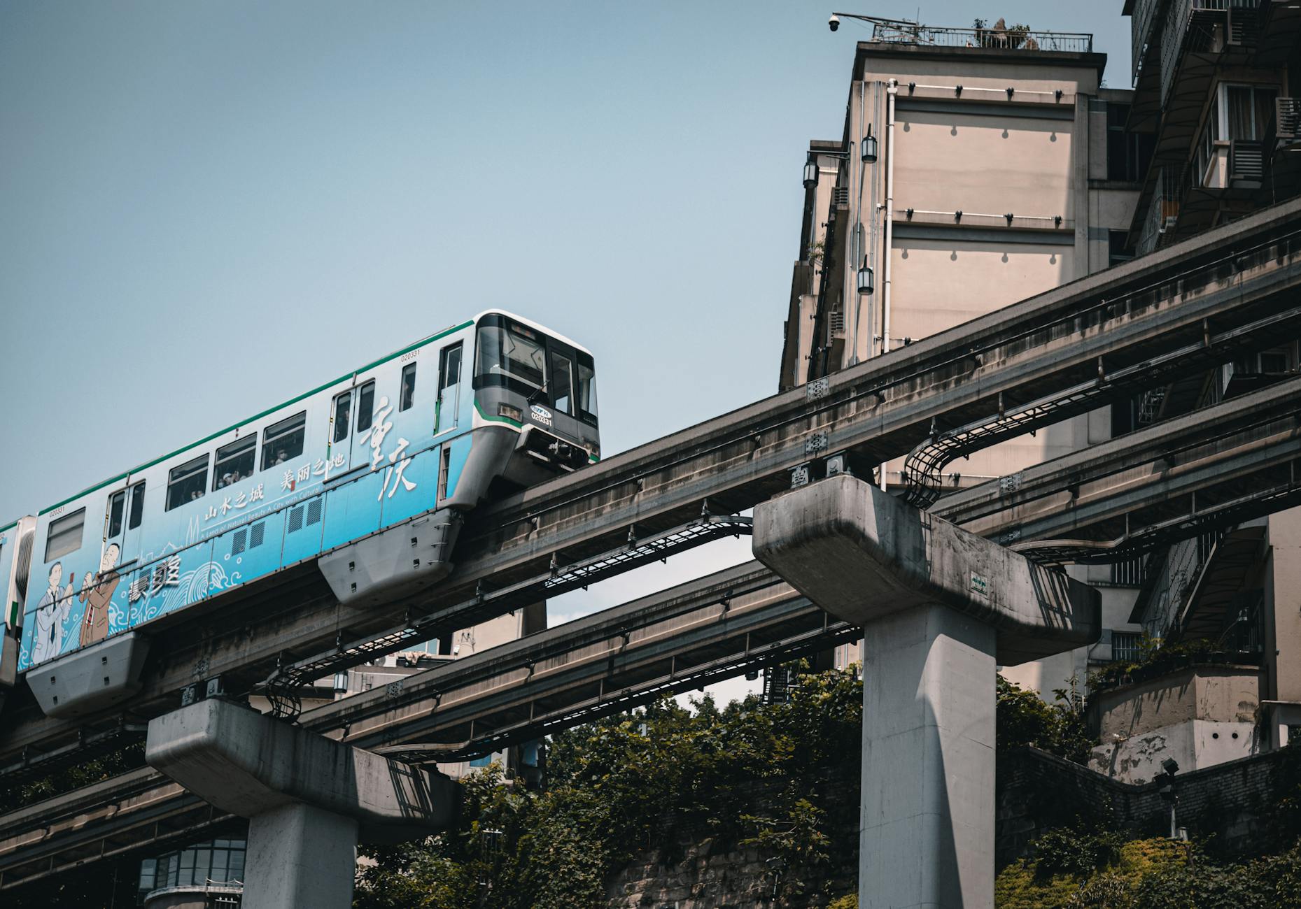 Aeromovel pneumatic transit air rail track elevated