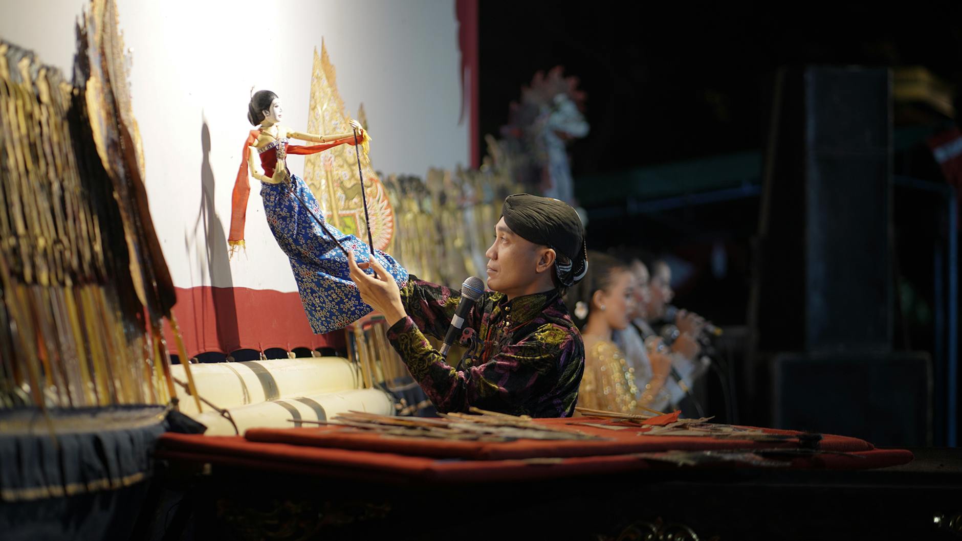Dalang puppet master Indonesian wayang performance